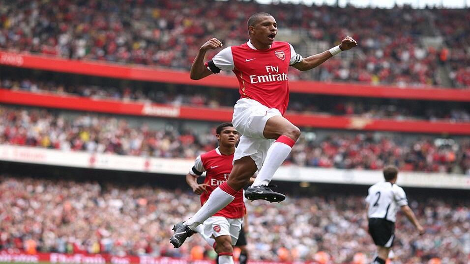 Gilberto Silva playing for Arsenal